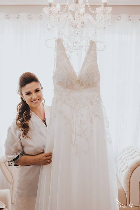 Maquiagem; Making of; Noiva; Noivo; Pré Wedding; Street Wedding; Celina Munhoz; Adriana Kruger; Manu Garcia; Camarim Madri; Wandering Wedding; São Francisco de Paula; Fotografia de Casal; Fotografia de Casamento; Pré Wedding; São Leopoldo; Belo Horizonte;'