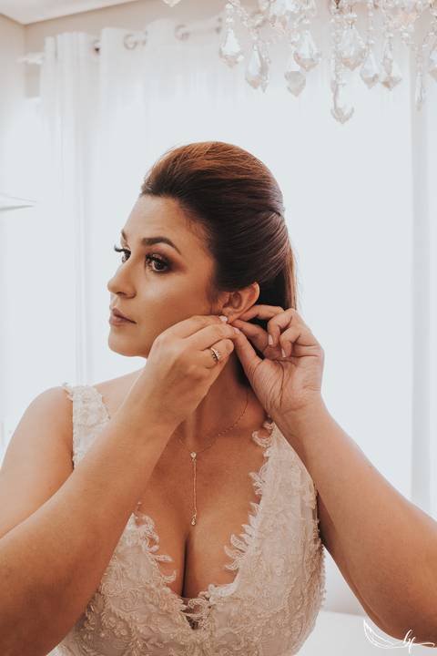 Maquiagem; Making of; Noiva; Noivo; Pré Wedding; Street Wedding; Celina Munhoz; Adriana Kruger; Manu Garcia; Camarim Madri; Wandering Wedding; São Francisco de Paula; Fotografia de Casal; Fotografia de Casamento; Pré Wedding; São Leopoldo; Belo Horizonte;'