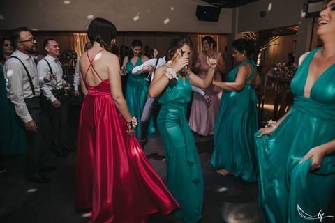 Maquiagem; Making of; Noiva; Noivo; Pré Wedding; Street Wedding; Celina Munhoz; Adriana Kruger; Manu Garcia; Camarim Madri; Wandering Wedding; São Francisco de Paula; Fotografia de Casal; Fotografia de Casamento; Pré Wedding; São Leopoldo; Belo Horizonte;'