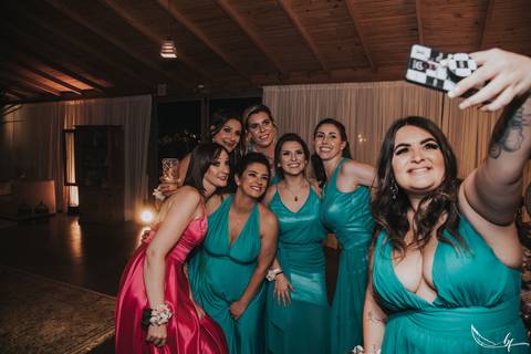 Maquiagem; Making of; Noiva; Noivo; Pré Wedding; Street Wedding; Celina Munhoz; Adriana Kruger; Manu Garcia; Camarim Madri; Wandering Wedding; São Francisco de Paula; Fotografia de Casal; Fotografia de Casamento; Pré Wedding; São Leopoldo; Belo Horizonte;'