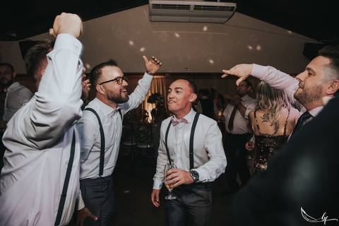 Maquiagem; Making of; Noiva; Noivo; Pré Wedding; Street Wedding; Celina Munhoz; Adriana Kruger; Manu Garcia; Camarim Madri; Wandering Wedding; São Francisco de Paula; Fotografia de Casal; Fotografia de Casamento; Pré Wedding; São Leopoldo; Belo Horizonte;'