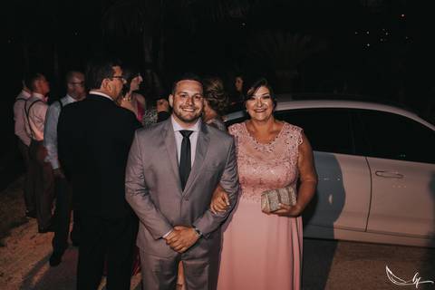 Maquiagem; Making of; Noiva; Noivo; Pré Wedding; Street Wedding; Celina Munhoz; Adriana Kruger; Manu Garcia; Camarim Madri; Wandering Wedding; São Francisco de Paula; Fotografia de Casal; Fotografia de Casamento; Pré Wedding; São Leopoldo; Belo Horizonte;'