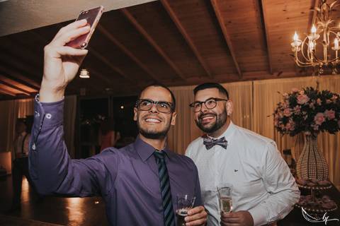 Maquiagem; Making of; Noiva; Noivo; Pré Wedding; Street Wedding; Celina Munhoz; Adriana Kruger; Manu Garcia; Camarim Madri; Wandering Wedding; São Francisco de Paula; Fotografia de Casal; Fotografia de Casamento; Pré Wedding; São Leopoldo; Belo Horizonte;'