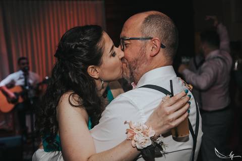 Maquiagem; Making of; Noiva; Noivo; Pré Wedding; Street Wedding; Celina Munhoz; Adriana Kruger; Manu Garcia; Camarim Madri; Wandering Wedding; São Francisco de Paula; Fotografia de Casal; Fotografia de Casamento; Pré Wedding; São Leopoldo; Belo Horizonte;'