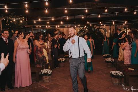 Maquiagem; Making of; Noiva; Noivo; Pré Wedding; Street Wedding; Celina Munhoz; Adriana Kruger; Manu Garcia; Camarim Madri; Wandering Wedding; São Francisco de Paula; Fotografia de Casal; Fotografia de Casamento; Pré Wedding; São Leopoldo; Belo Horizonte;'