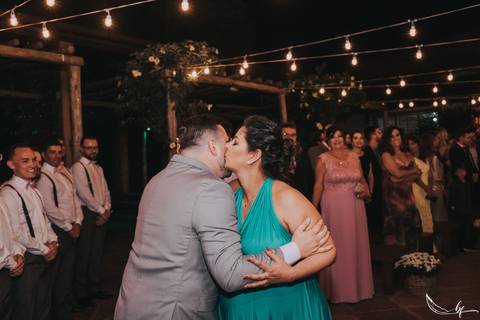 Maquiagem; Making of; Noiva; Noivo; Pré Wedding; Street Wedding; Celina Munhoz; Adriana Kruger; Manu Garcia; Camarim Madri; Wandering Wedding; São Francisco de Paula; Fotografia de Casal; Fotografia de Casamento; Pré Wedding; São Leopoldo; Belo Horizonte;'