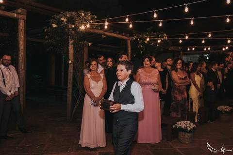 Maquiagem; Making of; Noiva; Noivo; Pré Wedding; Street Wedding; Celina Munhoz; Adriana Kruger; Manu Garcia; Camarim Madri; Wandering Wedding; São Francisco de Paula; Fotografia de Casal; Fotografia de Casamento; Pré Wedding; São Leopoldo; Belo Horizonte;'