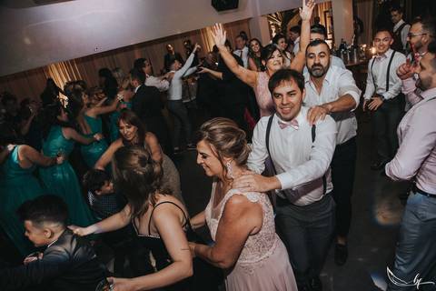 Maquiagem; Making of; Noiva; Noivo; Pré Wedding; Street Wedding; Celina Munhoz; Adriana Kruger; Manu Garcia; Camarim Madri; Wandering Wedding; São Francisco de Paula; Fotografia de Casal; Fotografia de Casamento; Pré Wedding; São Leopoldo; Belo Horizonte;'