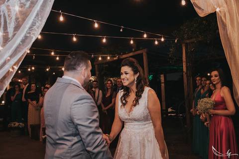 Maquiagem; Making of; Noiva; Noivo; Pré Wedding; Street Wedding; Celina Munhoz; Adriana Kruger; Manu Garcia; Camarim Madri; Wandering Wedding; São Francisco de Paula; Fotografia de Casal; Fotografia de Casamento; Pré Wedding; São Leopoldo; Belo Horizonte;'