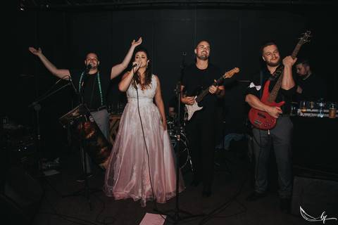 Maquiagem; Making of; Noiva; Noivo; Pré Wedding; Street Wedding; Celina Munhoz; Adriana Kruger; Manu Garcia; Camarim Madri; Wandering Wedding; São Francisco de Paula; Fotografia de Casal; Fotografia de Casamento; Pré Wedding; São Leopoldo; Belo Horizonte;'