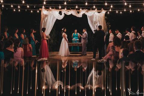 Maquiagem; Making of; Noiva; Noivo; Pré Wedding; Street Wedding; Celina Munhoz; Adriana Kruger; Manu Garcia; Camarim Madri; Wandering Wedding; São Francisco de Paula; Fotografia de Casal; Fotografia de Casamento; Pré Wedding; São Leopoldo; Belo Horizonte;'