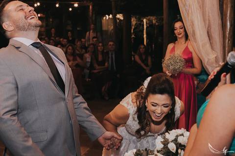 Maquiagem; Making of; Noiva; Noivo; Pré Wedding; Street Wedding; Celina Munhoz; Adriana Kruger; Manu Garcia; Camarim Madri; Wandering Wedding; São Francisco de Paula; Fotografia de Casal; Fotografia de Casamento; Pré Wedding; São Leopoldo; Belo Horizonte;'