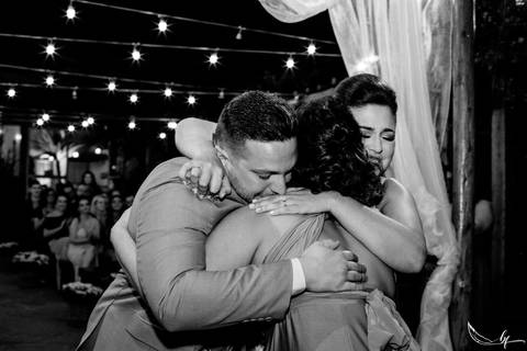 Maquiagem; Making of; Noiva; Noivo; Pré Wedding; Street Wedding; Celina Munhoz; Adriana Kruger; Manu Garcia; Camarim Madri; Wandering Wedding; São Francisco de Paula; Fotografia de Casal; Fotografia de Casamento; Pré Wedding; São Leopoldo; Belo Horizonte;'