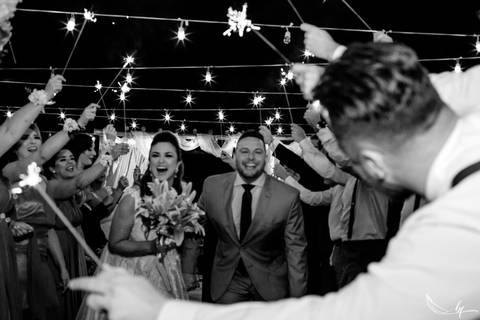 Maquiagem; Making of; Noiva; Noivo; Pré Wedding; Street Wedding; Celina Munhoz; Adriana Kruger; Manu Garcia; Camarim Madri; Wandering Wedding; São Francisco de Paula; Fotografia de Casal; Fotografia de Casamento; Pré Wedding; São Leopoldo; Belo Horizonte;'