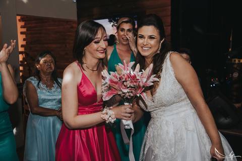 Maquiagem; Making of; Noiva; Noivo; Pré Wedding; Street Wedding; Celina Munhoz; Adriana Kruger; Manu Garcia; Camarim Madri; Wandering Wedding; São Francisco de Paula; Fotografia de Casal; Fotografia de Casamento; Pré Wedding; São Leopoldo; Belo Horizonte;'