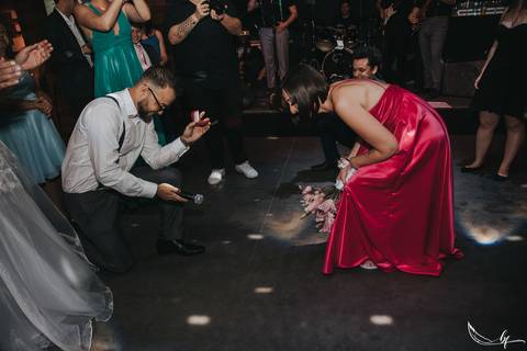 Maquiagem; Making of; Noiva; Noivo; Pré Wedding; Street Wedding; Celina Munhoz; Adriana Kruger; Manu Garcia; Camarim Madri; Wandering Wedding; São Francisco de Paula; Fotografia de Casal; Fotografia de Casamento; Pré Wedding; São Leopoldo; Belo Horizonte;'