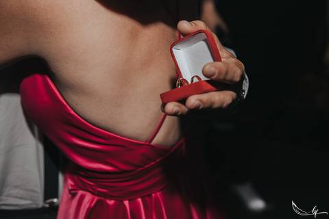 Maquiagem; Making of; Noiva; Noivo; Pré Wedding; Street Wedding; Celina Munhoz; Adriana Kruger; Manu Garcia; Camarim Madri; Wandering Wedding; São Francisco de Paula; Fotografia de Casal; Fotografia de Casamento; Pré Wedding; São Leopoldo; Belo Horizonte;'