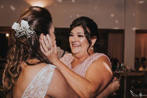 Maquiagem; Making of; Noiva; Noivo; Pré Wedding; Street Wedding; Celina Munhoz; Adriana Kruger; Manu Garcia; Camarim Madri; Wandering Wedding; São Francisco de Paula; Fotografia de Casal; Fotografia de Casamento; Pré Wedding; São Leopoldo; Belo Horizonte;'