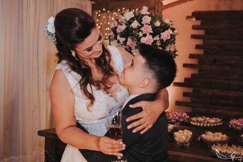 Maquiagem; Making of; Noiva; Noivo; Pré Wedding; Street Wedding; Celina Munhoz; Adriana Kruger; Manu Garcia; Camarim Madri; Wandering Wedding; São Francisco de Paula; Fotografia de Casal; Fotografia de Casamento; Pré Wedding; São Leopoldo; Belo Horizonte;'