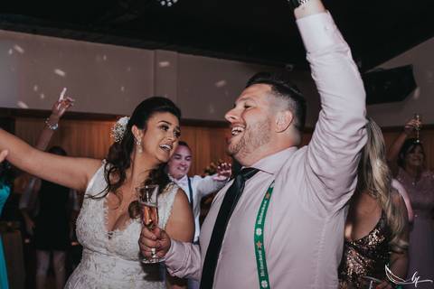 Maquiagem; Making of; Noiva; Noivo; Pré Wedding; Street Wedding; Celina Munhoz; Adriana Kruger; Manu Garcia; Camarim Madri; Wandering Wedding; São Francisco de Paula; Fotografia de Casal; Fotografia de Casamento; Pré Wedding; São Leopoldo; Belo Horizonte;'