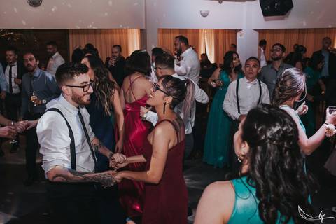 Maquiagem; Making of; Noiva; Noivo; Pré Wedding; Street Wedding; Celina Munhoz; Adriana Kruger; Manu Garcia; Camarim Madri; Wandering Wedding; São Francisco de Paula; Fotografia de Casal; Fotografia de Casamento; Pré Wedding; São Leopoldo; Belo Horizonte;'