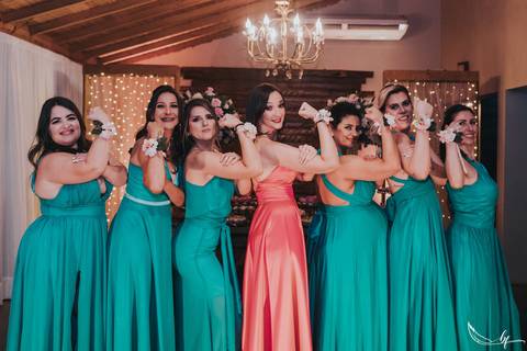 Maquiagem; Making of; Noiva; Noivo; Pré Wedding; Street Wedding; Celina Munhoz; Adriana Kruger; Manu Garcia; Camarim Madri; Wandering Wedding; São Francisco de Paula; Fotografia de Casal; Fotografia de Casamento; Pré Wedding; São Leopoldo; Belo Horizonte;'