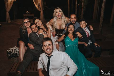 Maquiagem; Making of; Noiva; Noivo; Pré Wedding; Street Wedding; Celina Munhoz; Adriana Kruger; Manu Garcia; Camarim Madri; Wandering Wedding; São Francisco de Paula; Fotografia de Casal; Fotografia de Casamento; Pré Wedding; São Leopoldo; Belo Horizonte;'