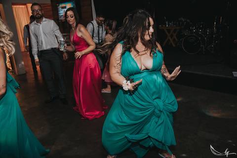 Maquiagem; Making of; Noiva; Noivo; Pré Wedding; Street Wedding; Celina Munhoz; Adriana Kruger; Manu Garcia; Camarim Madri; Wandering Wedding; São Francisco de Paula; Fotografia de Casal; Fotografia de Casamento; Pré Wedding; São Leopoldo; Belo Horizonte;'