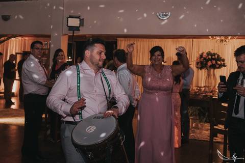 Maquiagem; Making of; Noiva; Noivo; Pré Wedding; Street Wedding; Celina Munhoz; Adriana Kruger; Manu Garcia; Camarim Madri; Wandering Wedding; São Francisco de Paula; Fotografia de Casal; Fotografia de Casamento; Pré Wedding; São Leopoldo; Belo Horizonte;'