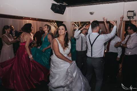 Maquiagem; Making of; Noiva; Noivo; Pré Wedding; Street Wedding; Celina Munhoz; Adriana Kruger; Manu Garcia; Camarim Madri; Wandering Wedding; São Francisco de Paula; Fotografia de Casal; Fotografia de Casamento; Pré Wedding; São Leopoldo; Belo Horizonte;'