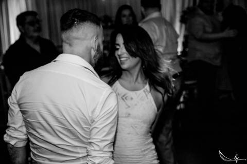 Maquiagem; Making of; Noiva; Noivo; Pré Wedding; Street Wedding; Celina Munhoz; Adriana Kruger; Manu Garcia; Camarim Madri; Wandering Wedding; São Francisco de Paula; Fotografia de Casal; Fotografia de Casamento; Pré Wedding; São Leopoldo; Belo Horizonte;'