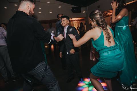 Maquiagem; Making of; Noiva; Noivo; Pré Wedding; Street Wedding; Celina Munhoz; Adriana Kruger; Manu Garcia; Camarim Madri; Wandering Wedding; São Francisco de Paula; Fotografia de Casal; Fotografia de Casamento; Pré Wedding; São Leopoldo; Belo Horizonte;'