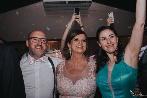 Maquiagem; Making of; Noiva; Noivo; Pré Wedding; Street Wedding; Celina Munhoz; Adriana Kruger; Manu Garcia; Camarim Madri; Wandering Wedding; São Francisco de Paula; Fotografia de Casal; Fotografia de Casamento; Pré Wedding; São Leopoldo; Belo Horizonte;'