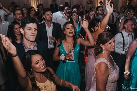 Maquiagem; Making of; Noiva; Noivo; Pré Wedding; Street Wedding; Celina Munhoz; Adriana Kruger; Manu Garcia; Camarim Madri; Wandering Wedding; São Francisco de Paula; Fotografia de Casal; Fotografia de Casamento; Pré Wedding; São Leopoldo; Belo Horizonte;'