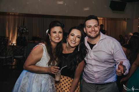 Maquiagem; Making of; Noiva; Noivo; Pré Wedding; Street Wedding; Celina Munhoz; Adriana Kruger; Manu Garcia; Camarim Madri; Wandering Wedding; São Francisco de Paula; Fotografia de Casal; Fotografia de Casamento; Pré Wedding; São Leopoldo; Belo Horizonte;'