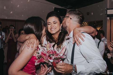 Maquiagem; Making of; Noiva; Noivo; Pré Wedding; Street Wedding; Celina Munhoz; Adriana Kruger; Manu Garcia; Camarim Madri; Wandering Wedding; São Francisco de Paula; Fotografia de Casal; Fotografia de Casamento; Pré Wedding; São Leopoldo; Belo Horizonte;'