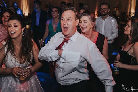 Maquiagem; Making of; Noiva; Noivo; Pré Wedding; Street Wedding; Celina Munhoz; Adriana Kruger; Manu Garcia; Camarim Madri; Wandering Wedding; São Francisco de Paula; Fotografia de Casal; Fotografia de Casamento; Pré Wedding; São Leopoldo; Belo Horizonte;'