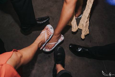 Maquiagem; Making of; Noiva; Noivo; Pré Wedding; Street Wedding; Celina Munhoz; Adriana Kruger; Manu Garcia; Camarim Madri; Wandering Wedding; São Francisco de Paula; Fotografia de Casal; Fotografia de Casamento; Pré Wedding; São Leopoldo; Belo Horizonte;'