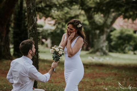 Maquiagem; Making of; Noiva; Noivo; Pré Wedding; Street Wedding; Celina Munhoz; Adriana Kruger; Manu Garcia; Camarim Madri; Wandering Wedding; São Francisco de Paula; Fotografia de Casal; Fotografia de Casamento; Pré Wedding; São Leopoldo; Belo Horizonte;'