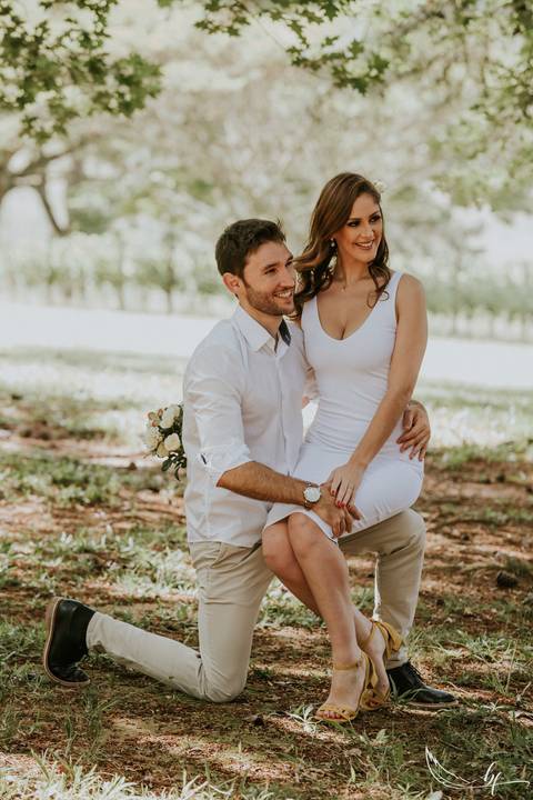Maquiagem; Making of; Noiva; Noivo; Pré Wedding; Street Wedding; Celina Munhoz; Adriana Kruger; Manu Garcia; Camarim Madri; Wandering Wedding; São Francisco de Paula; Fotografia de Casal; Fotografia de Casamento; Pré Wedding; São Leopoldo; Belo Horizonte;'