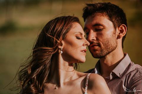 Maquiagem; Making of; Noiva; Noivo; Pré Wedding; Street Wedding; Celina Munhoz; Adriana Kruger; Manu Garcia; Camarim Madri; Wandering Wedding; São Francisco de Paula; Fotografia de Casal; Fotografia de Casamento; Pré Wedding; São Leopoldo; Belo Horizonte;'