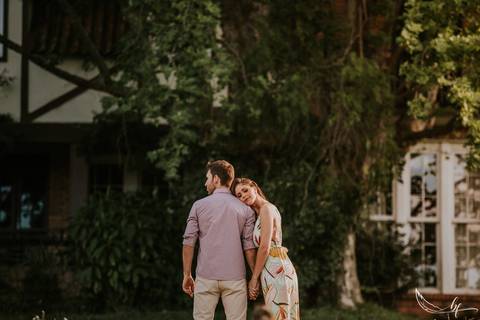 Maquiagem; Making of; Noiva; Noivo; Pré Wedding; Street Wedding; Celina Munhoz; Adriana Kruger; Manu Garcia; Camarim Madri; Wandering Wedding; São Francisco de Paula; Fotografia de Casal; Fotografia de Casamento; Pré Wedding; São Leopoldo; Belo Horizonte;'