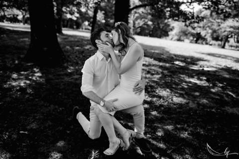 Maquiagem; Making of; Noiva; Noivo; Pré Wedding; Street Wedding; Celina Munhoz; Adriana Kruger; Manu Garcia; Camarim Madri; Wandering Wedding; São Francisco de Paula; Fotografia de Casal; Fotografia de Casamento; Pré Wedding; São Leopoldo; Belo Horizonte;'