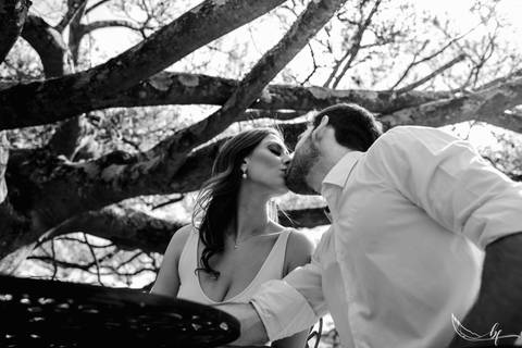 Maquiagem; Making of; Noiva; Noivo; Pré Wedding; Street Wedding; Celina Munhoz; Adriana Kruger; Manu Garcia; Camarim Madri; Wandering Wedding; São Francisco de Paula; Fotografia de Casal; Fotografia de Casamento; Pré Wedding; São Leopoldo; Belo Horizonte;'