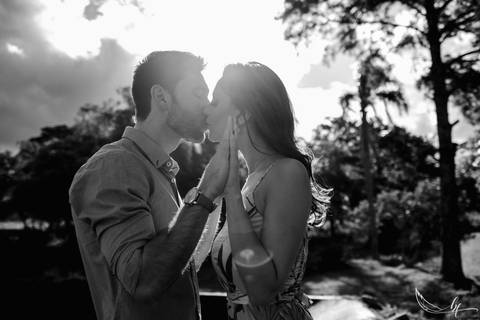 Maquiagem; Making of; Noiva; Noivo; Pré Wedding; Street Wedding; Celina Munhoz; Adriana Kruger; Manu Garcia; Camarim Madri; Wandering Wedding; São Francisco de Paula; Fotografia de Casal; Fotografia de Casamento; Pré Wedding; São Leopoldo; Belo Horizonte;'
