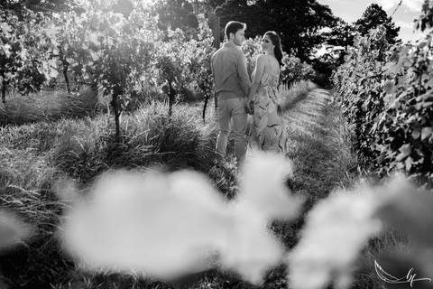 Maquiagem; Making of; Noiva; Noivo; Pré Wedding; Street Wedding; Celina Munhoz; Adriana Kruger; Manu Garcia; Camarim Madri; Wandering Wedding; São Francisco de Paula; Fotografia de Casal; Fotografia de Casamento; Pré Wedding; São Leopoldo; Belo Horizonte;'