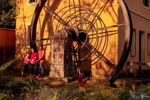 Ensaio Gestante; Mãe de Menina; Fotografia gestante; Fotografia gestante São Leopoldo; Fotografia gestante; Fotografia de família; São Leopoldo; Fotografia com animais; Ensaio de família; Gravidez;'