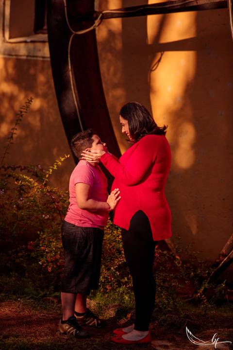 Ensaio Gestante; Mãe de Menina; Fotografia gestante; Fotografia gestante São Leopoldo; Fotografia gestante; Fotografia de família; São Leopoldo; Fotografia com animais; Ensaio de família; Gravidez;'