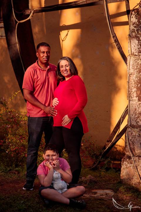 Ensaio Gestante; Mãe de Menina; Fotografia gestante; Fotografia gestante São Leopoldo; Fotografia gestante; Fotografia de família; São Leopoldo; Fotografia com animais; Ensaio de família; Gravidez;'