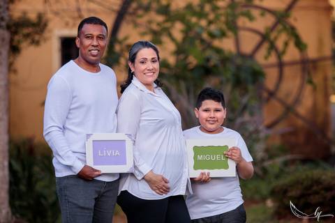 Ensaio Gestante; Mãe de Menina; Fotografia gestante; Fotografia gestante São Leopoldo; Fotografia gestante; Fotografia de família; São Leopoldo; Fotografia com animais; Ensaio de família; Gravidez;'